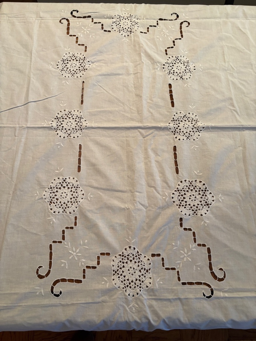 NWT- White Cutwork Cotton Tablecloth - Elegant Home Dining